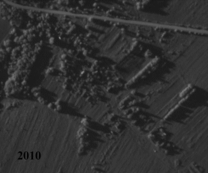 Немецкая аэрофотосъемка, наложенная на современный спутник, деревня в 1943 году и в 2010.